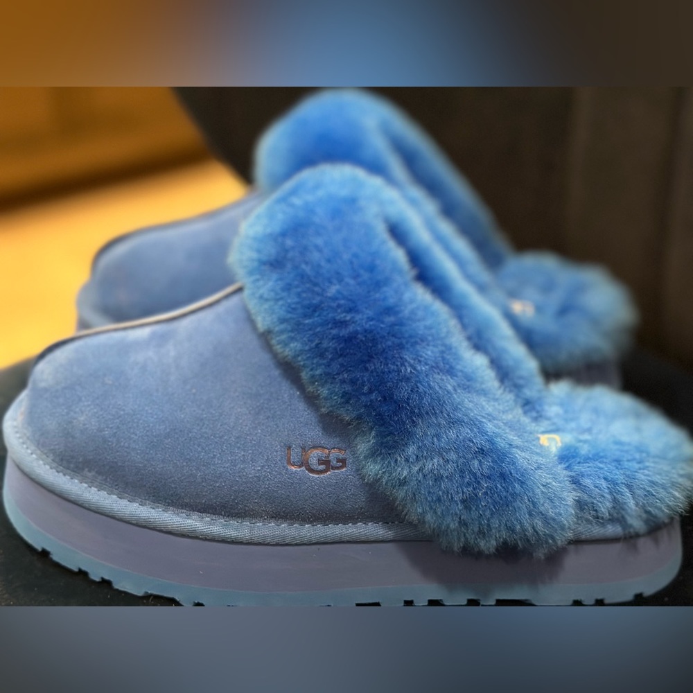 UGG Blue “Disquette” Platform Slip-On (size 8)